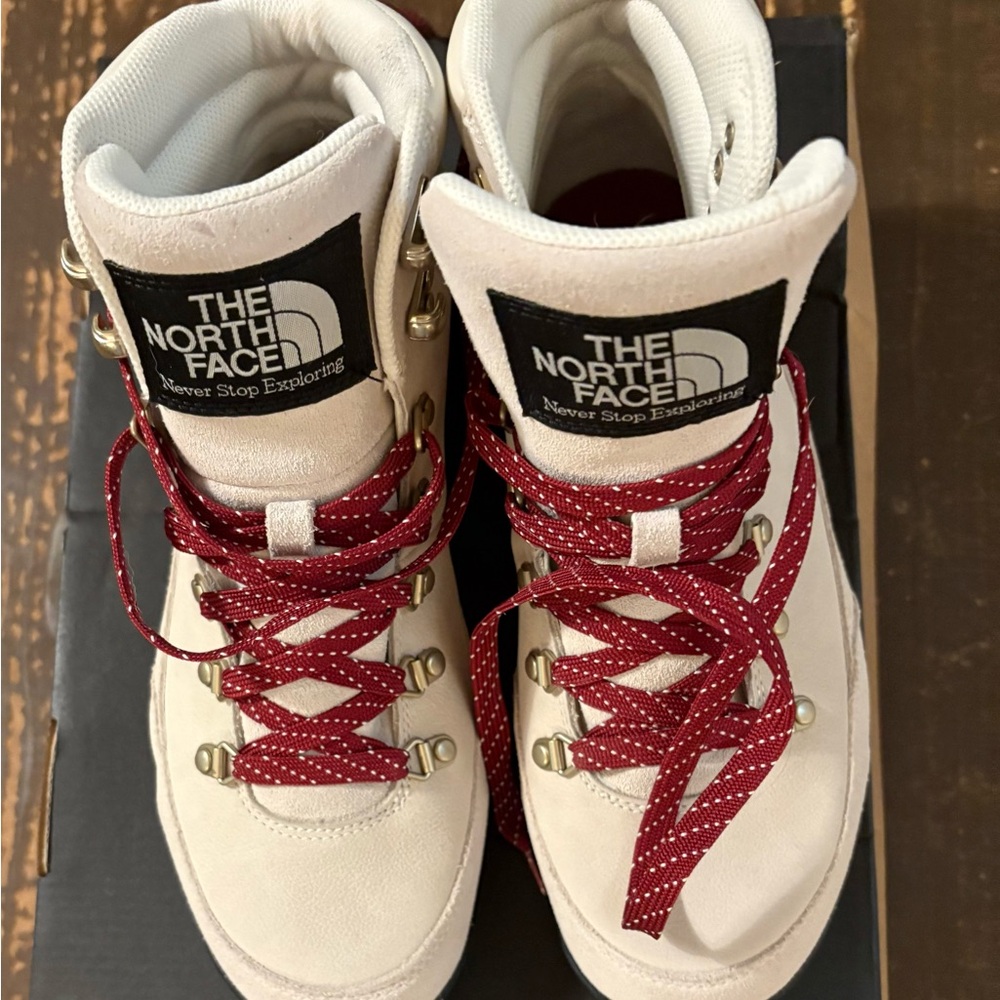 The North Face Women's Lace Up Boots - White and Red